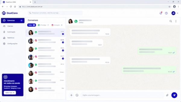 Print da tela do CRM para clínica da Dealcore mostrando o chat de atendimento integrado com WhatsApp e Instagram em uma única caixa de entrada